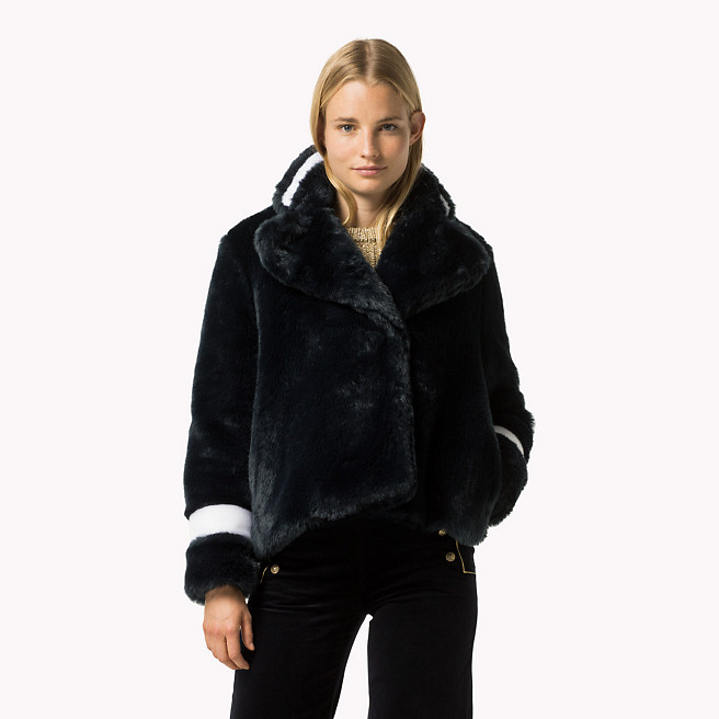 hilfiger-faux-fur-peacoat-model