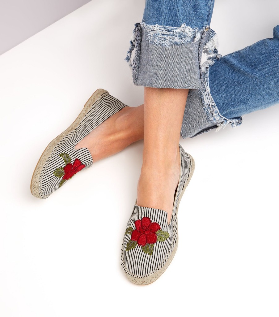 newlook-wide-fit-black-stripe-floral-embroidered-badge-espadrilles