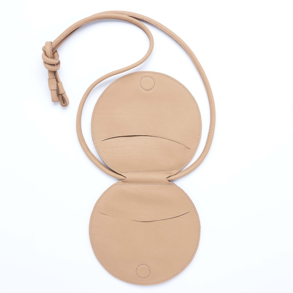 woodgrey-Disc_Dust_open_web